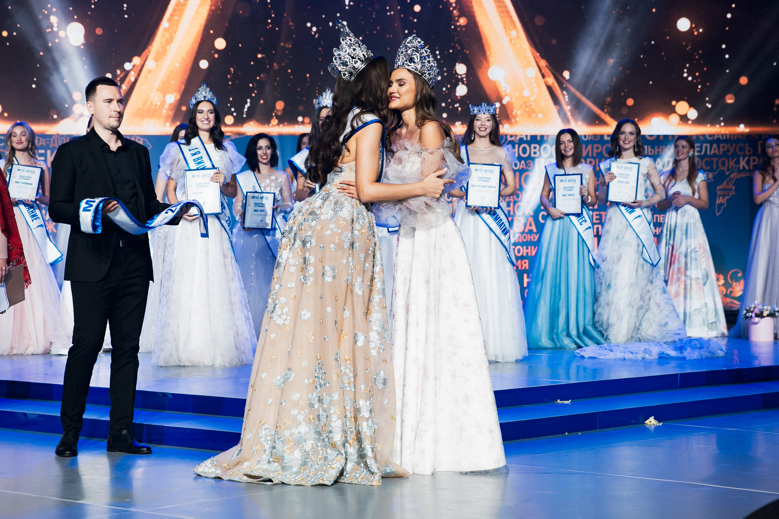 жюри конкурса красоты. жюри конкурса. мисс крым 2021 победительница. жюри конкурса красоты в школе. кастинг моделей.